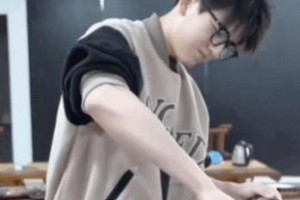 张凌赫与兰珍珍：学霸男神与商界女强人的精彩互动