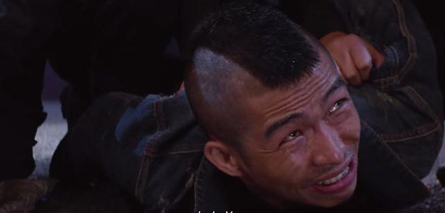 劫匪眼镜和大头角色照