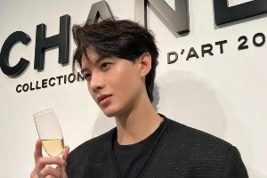何健麒：从售票员到短剧霸总，演技与颜值双在线