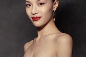 钟楚曦外籍前男友曝光，与李现颜值比拼