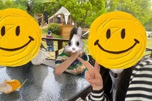 赵丽颖带儿子公园游玩，儿子颜值引热议