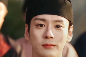 《国色芳华》魏哲鸣反派演技封神，李现松弛感引热议