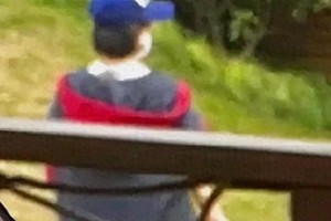 赵丽颖带儿子郊游，神秘男子身份引猜测