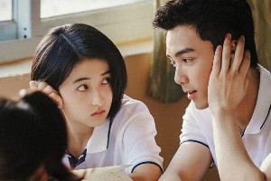 《盛夏未来》新预告：张子枫吴磊青春爱情片8月上映