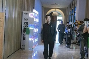 黄晓明华表奖状态引热议，暴瘦显老引粉丝心疼